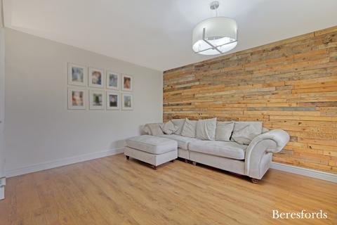 9 Harkness Close, Romford, RM3 9NX