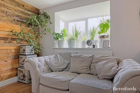 9 Harkness Close, Romford, RM3 9NX