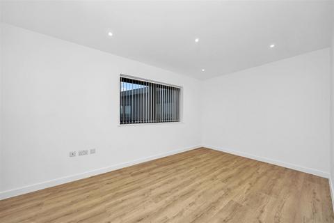 1 bedroom apartment to rent, 1A Spring Gardens, Romford RM7