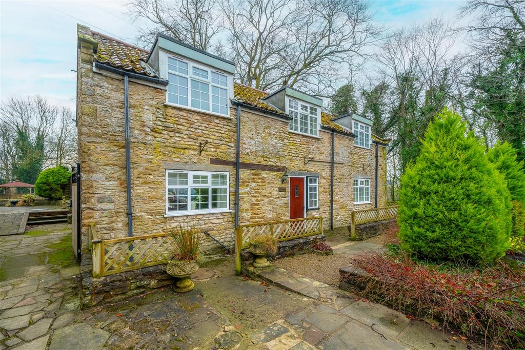 24235 The Coach house-001.jpg