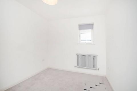 2 bedroom flat to rent, Walm Lane, Mapesbury Estate, London, NW2