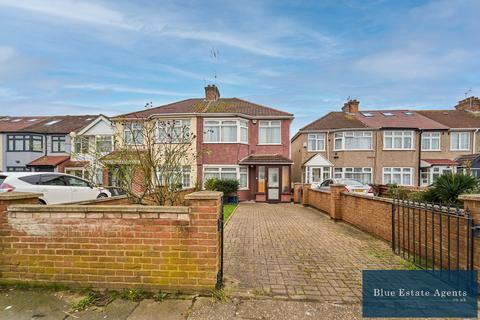 4 bedroom semi-detached house for sale, Basildene Road, Hounslow, TW4