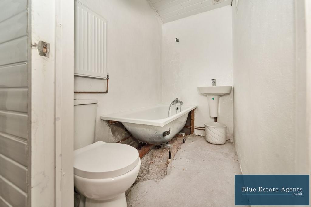 Ground Floor Bathroom Suite