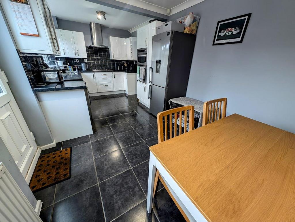 Kitchen diner.jpg