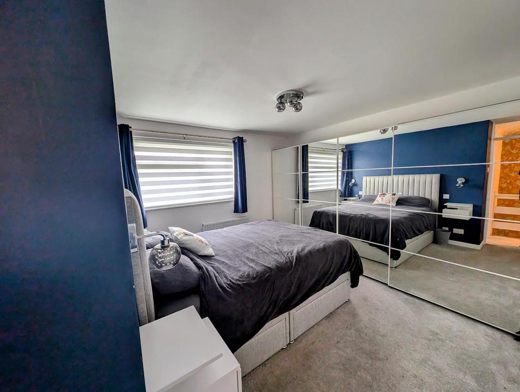 Bed 1.jpg