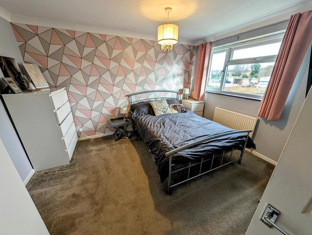 Bed 2.jpg