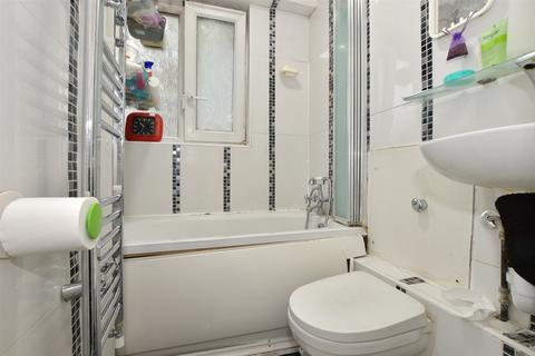 66 The Mount, London, E5 9JU