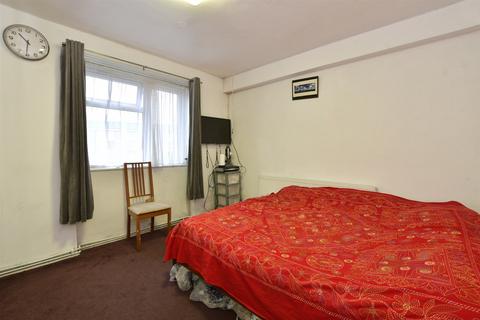 66 The Mount, London, E5 9JU