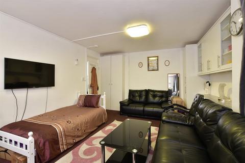 66 The Mount, London, E5 9JU