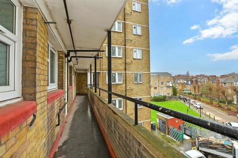 66 The Mount, London, E5 9JU