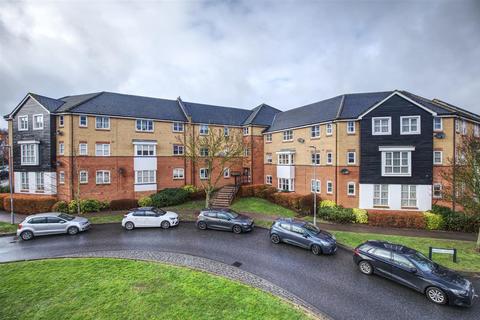 2 bedroom apartment for sale, Plomer Avenue, Hoddesdon, EN11