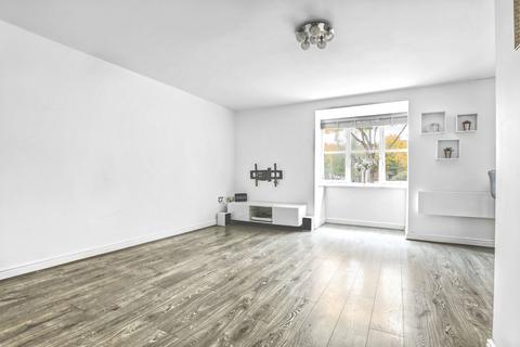 2 bedroom apartment for sale, Plomer Avenue, Hoddesdon, EN11