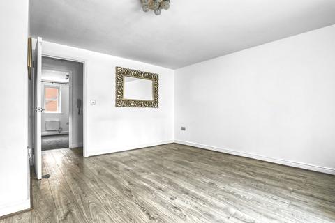 2 bedroom apartment for sale, Plomer Avenue, Hoddesdon, EN11