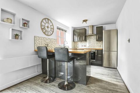 2 bedroom apartment for sale, Plomer Avenue, Hoddesdon, EN11