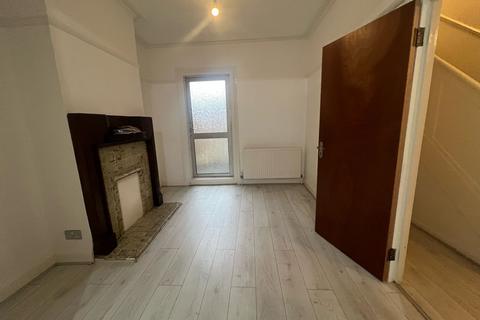 3 bedroom terraced house to rent, Birkbeck Road, London