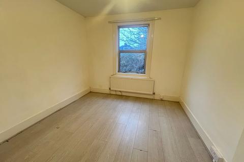 3 bedroom terraced house to rent, Birkbeck Road, London