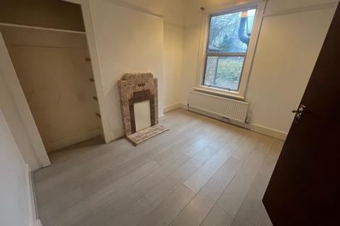 3 bedroom terraced house to rent, Birkbeck Road, London