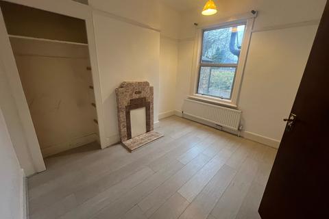 3 bedroom terraced house to rent, Birkbeck Road, London