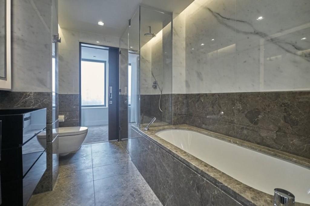 Master bedroom en suite