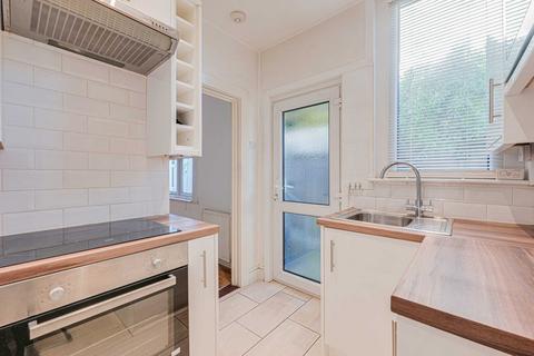 90 Bournemouth Park Road, Southend-on-sea, SS2 5LS