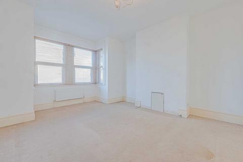 90 Bournemouth Park Road, Southend-on-sea, SS2 5LS