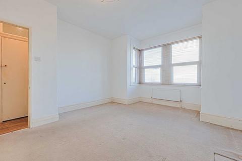 90 Bournemouth Park Road, Southend-on-sea, SS2 5LS