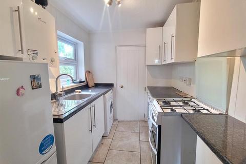 2 bedroom terraced house to rent, Wykeham Road, Reading, RG6 1PP