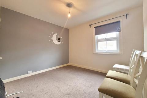 2 bedroom terraced house to rent, Wykeham Road, Reading, RG6 1PP