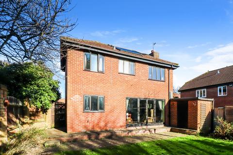 4 Bell Close, Beaconsfield, HP9 1AT