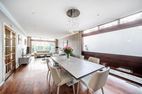 4 bedroom detached house for sale, Edgwarebury Lane, Edgware