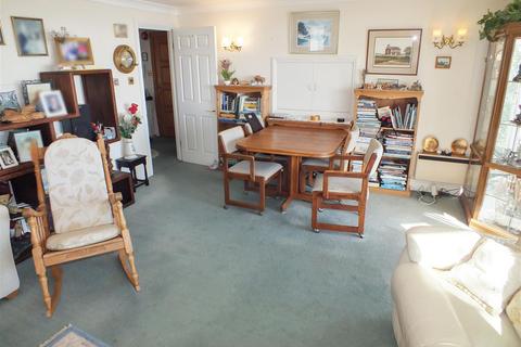 44 Carlton Leas, Folkestone, CT20 2DJ