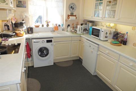 44 Carlton Leas, Folkestone, CT20 2DJ