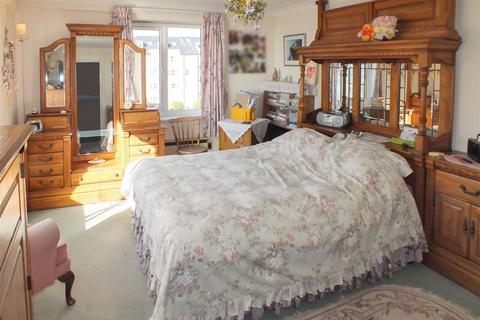44 Carlton Leas, Folkestone, CT20 2DJ