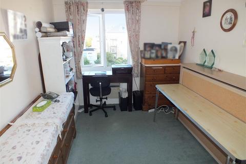 44 Carlton Leas, Folkestone, CT20 2DJ