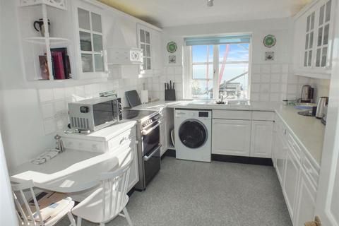 30 Carlton Leas, Folkestone, CT20 2DJ