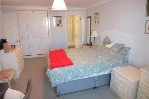 30 Carlton Leas, Folkestone, CT20 2DJ