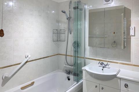 30 Carlton Leas, Folkestone, CT20 2DJ