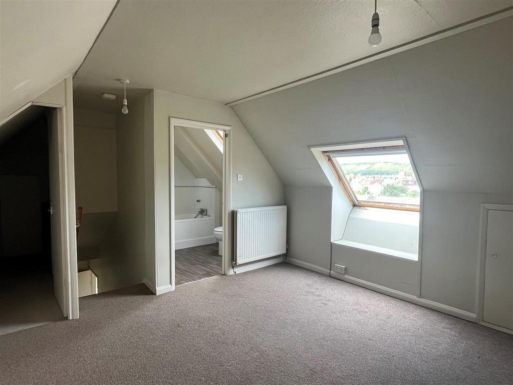 Top bedroom 2.jpg