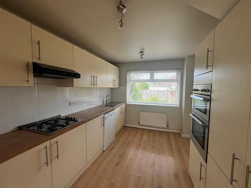 Kitchen 2.jpg