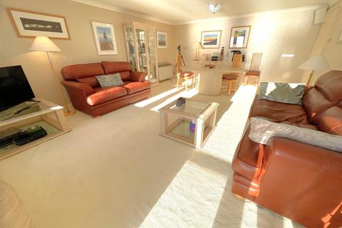 2 bedroom apartment for sale, Radnor Cliff, Folkestone