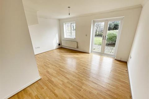 30 Bland Drive, Hawkinge, Folkestone, CT18 7PX