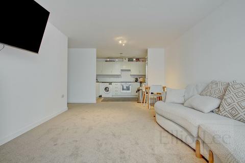 2 bedroom apartment for sale, Victoria Avenue, West Molesey KT8