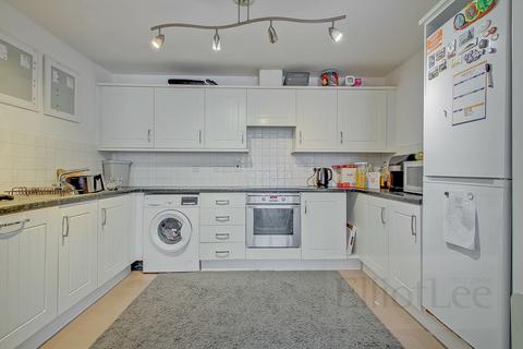 2 bedroom apartment for sale, Victoria Avenue, West Molesey KT8