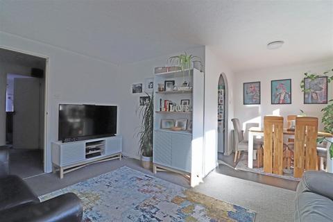 2 bedroom flat for sale, Abbots Rise, Redhill