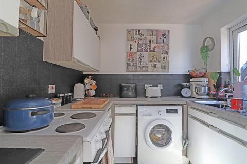 11 Abbots Rise, Redhill, RH1 1LL