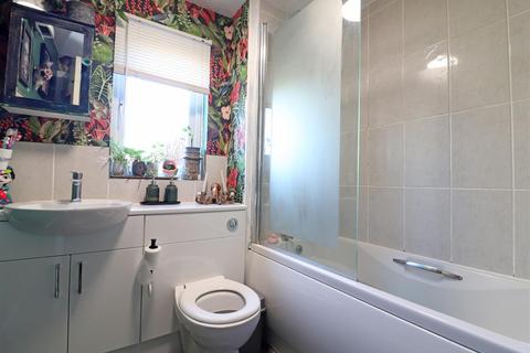 11 Abbots Rise, Redhill, RH1 1LL