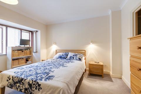 4 bedroom house for sale, Thornbury Square, Highbury N6