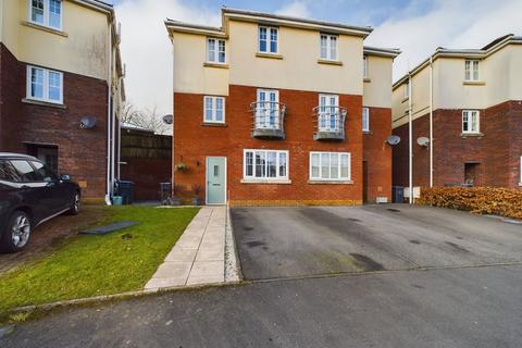 4 bedroom semi-detached house for sale, Clos Bronwydd, Ebbw Vale, NP23