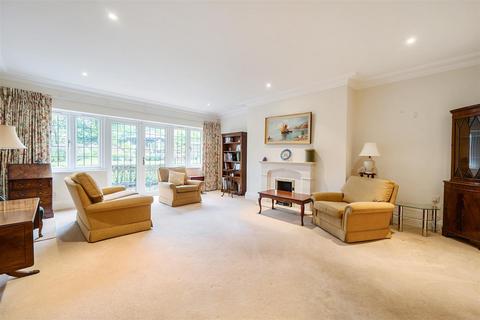 3 bedroom flat for sale, Ockham Road South, East Horsley