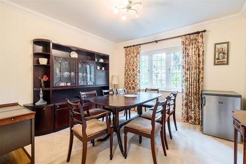 3 bedroom flat for sale, Ockham Road South, East Horsley